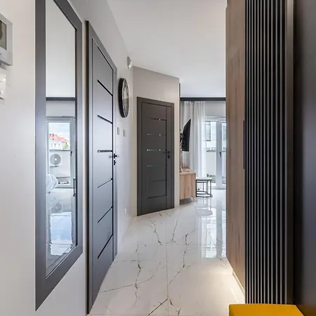 Apartment Podwislocze Riverside By Bookinghost